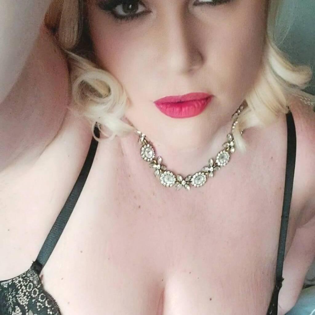 36DDD Catt is Female Escorts. | Guelph | Ontario | Canada | canadapleasure.com 