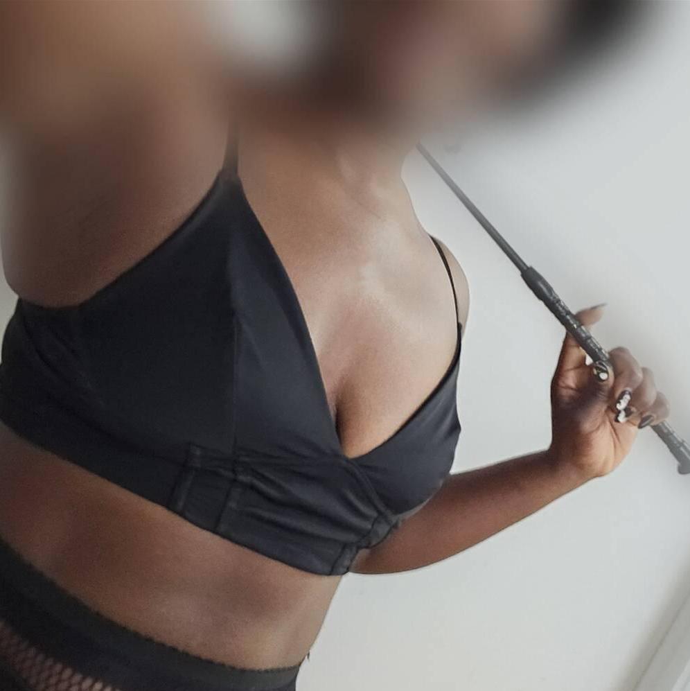 ÉMILY is Female Escorts. | Saguenay | Quebec | Canada | canadapleasure.com 