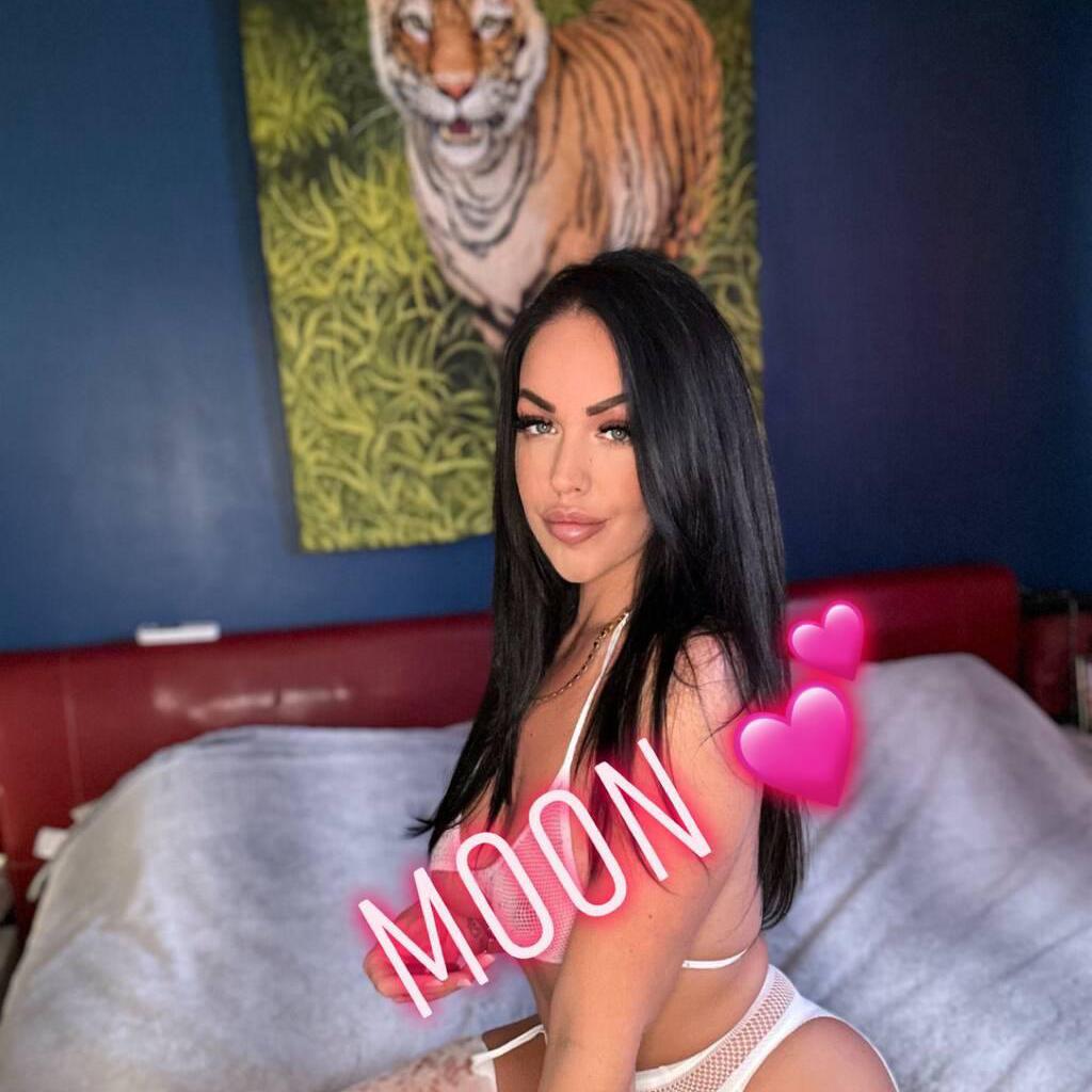 moon is Female Escorts. | Niagara | Ontario | Canada | canadapleasure.com 