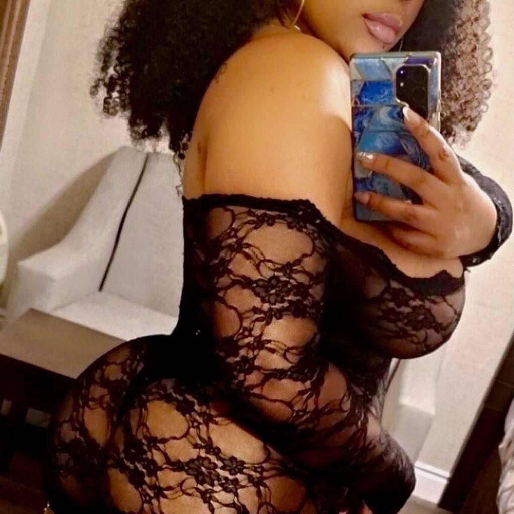 Kira Shy is Female Escorts. | Toronto | Ontario | Canada | canadapleasure.com 