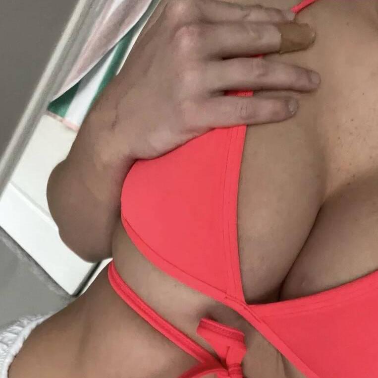 Emma is Female Escorts. | Toronto | Ontario | Canada | canadapleasure.com 