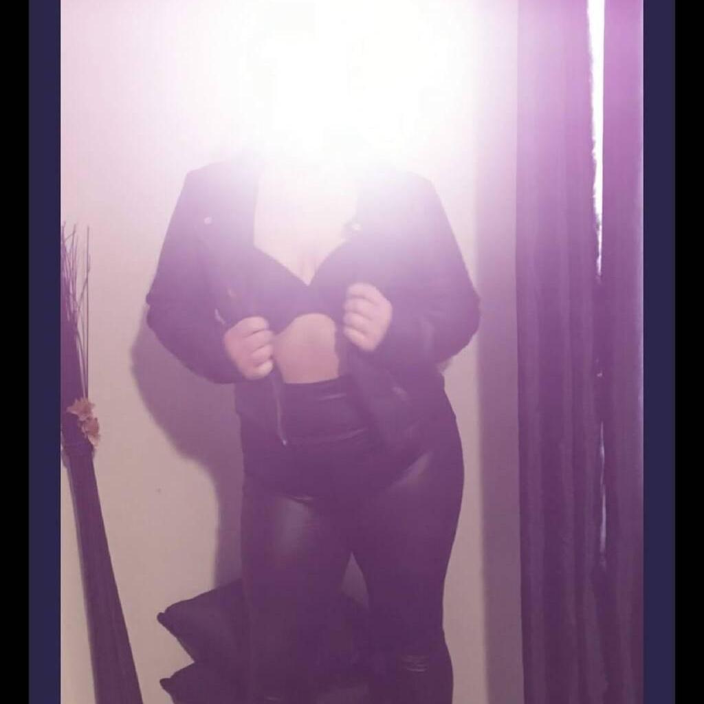 Victoria is Female Escorts. | Kingston | Ontario | Canada | canadapleasure.com 