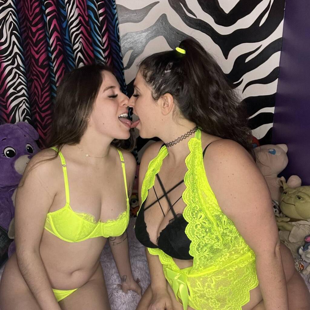 allie et didi is Female Escorts. | Sherbrooke | Quebec | Canada | canadapleasure.com 