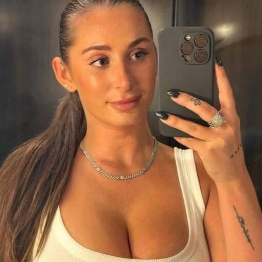 
                        Hélène
                     is Female Escorts. | Chatham | Ontario | Canada | canadapleasure.com 
