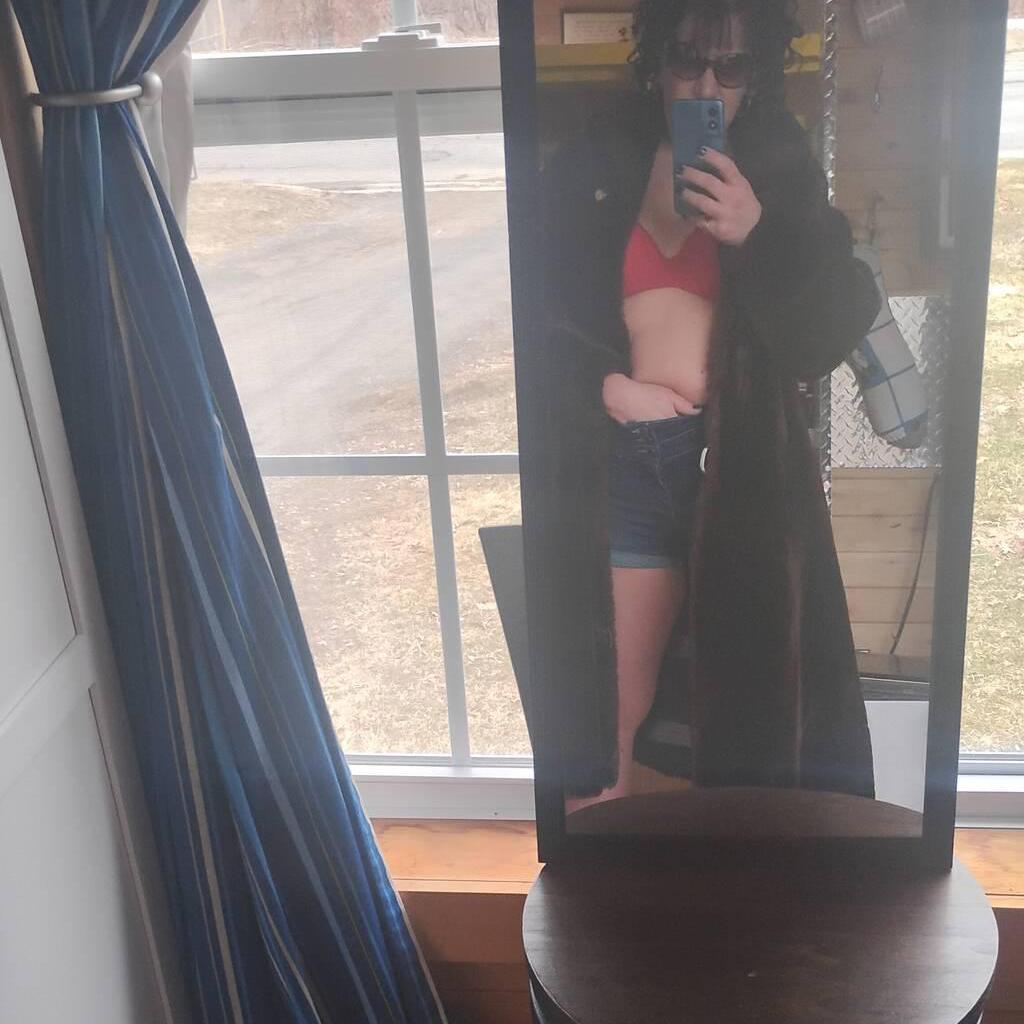 
                        Dee
                     is Female Escorts. | Fredericton | New Brunswick | Canada | canadapleasure.com 