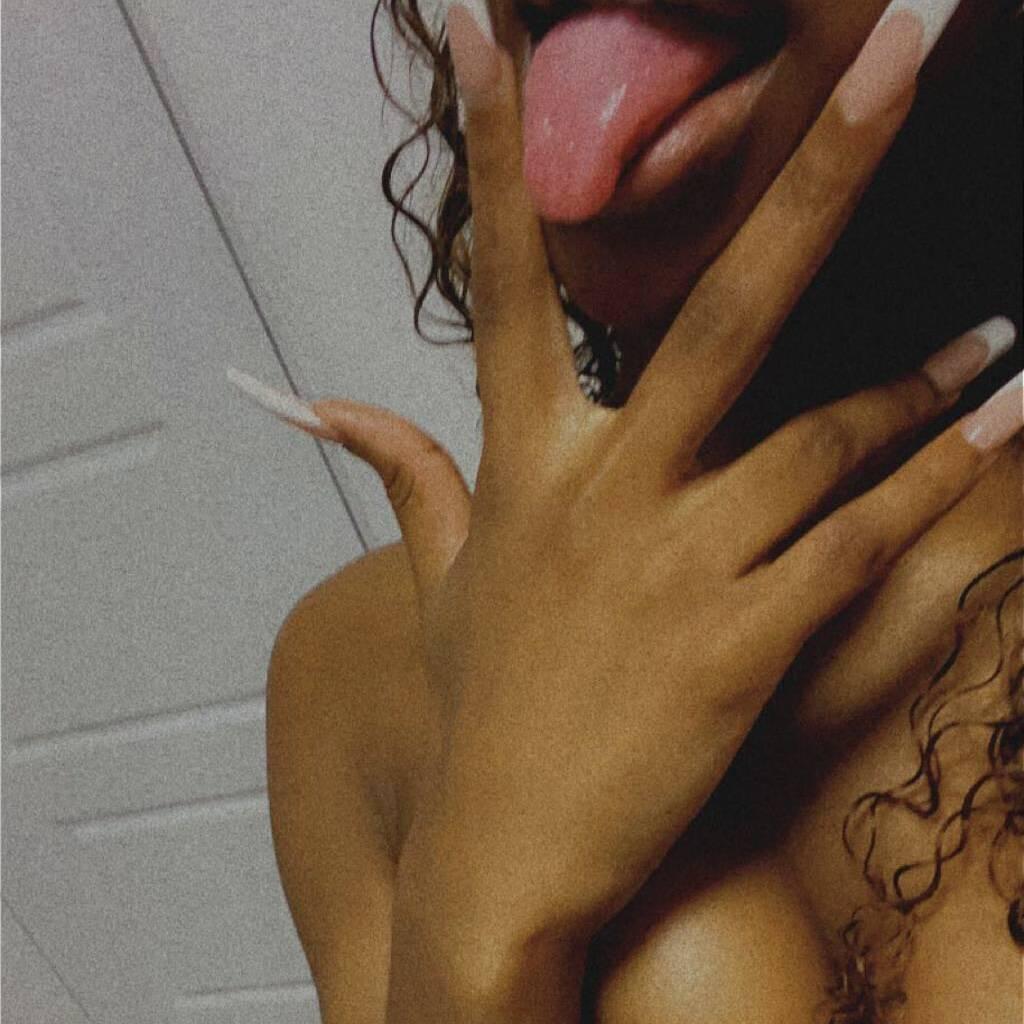 
                        Sapphire
                     is Female Escorts. | Niagara | Ontario | Canada | canadapleasure.com 