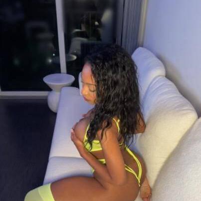 
                        Rossie
                     is Female Escorts. | Barrie | Ontario | Canada | canadapleasure.com 