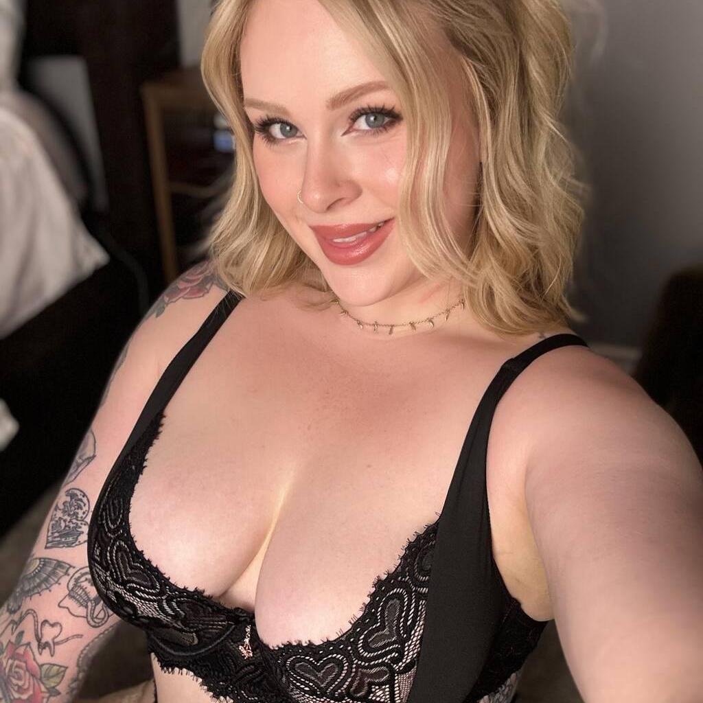 
                        Adore Ashlynn
                     is Female Escorts. | Yukon | Yukon | Canada | canadapleasure.com 