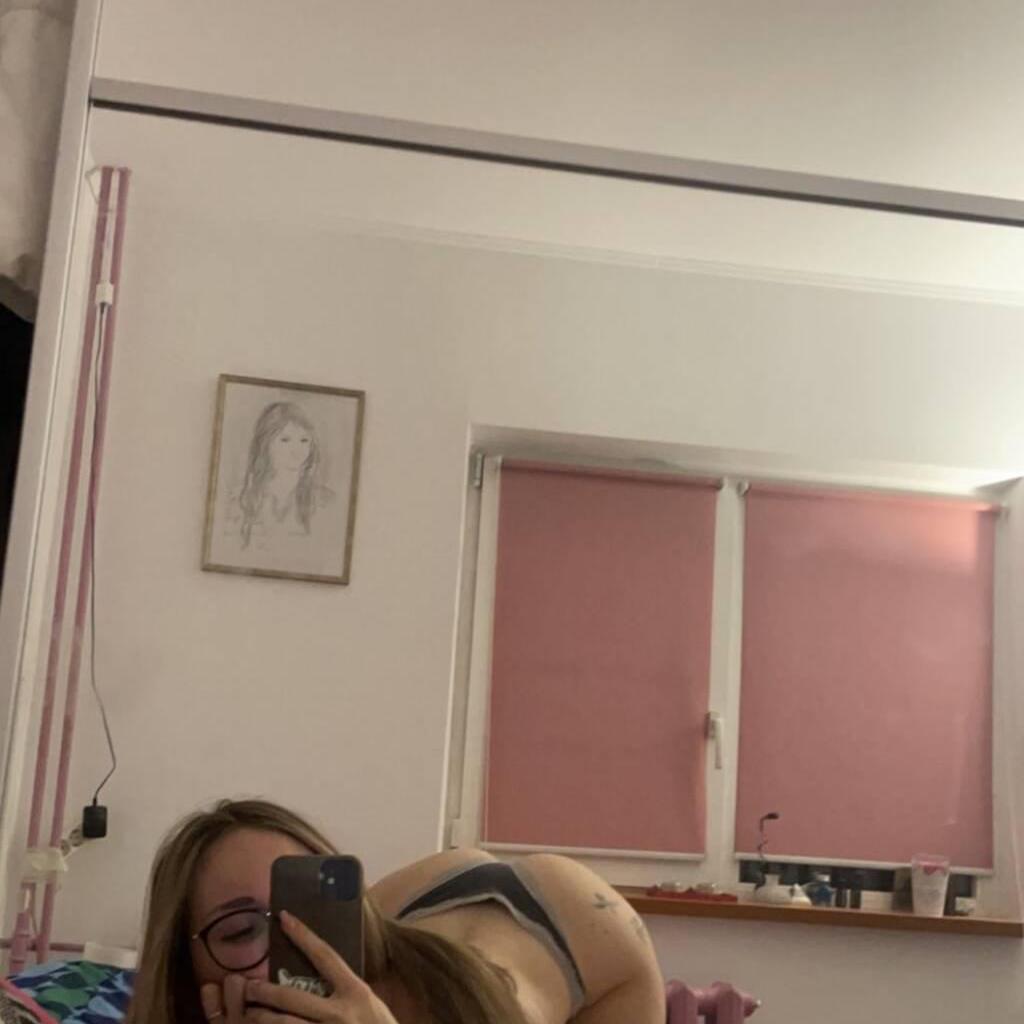 
                        Flora
                     is Female Escorts. | Cariboo | British Columbia | Canada | canadapleasure.com 