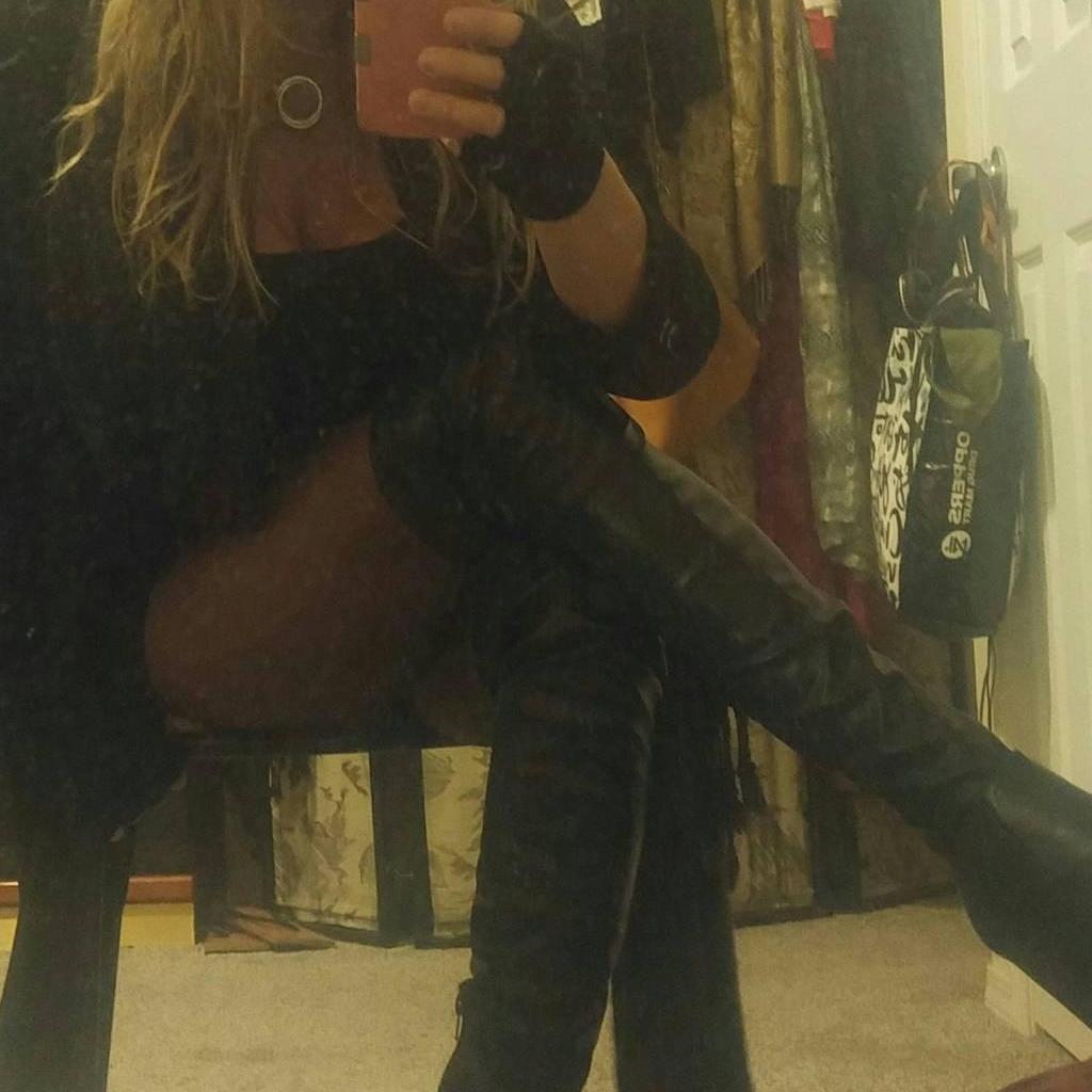 
                        Jennifer
                     is Female Escorts. | Kelowna | British Columbia | Canada | canadapleasure.com 