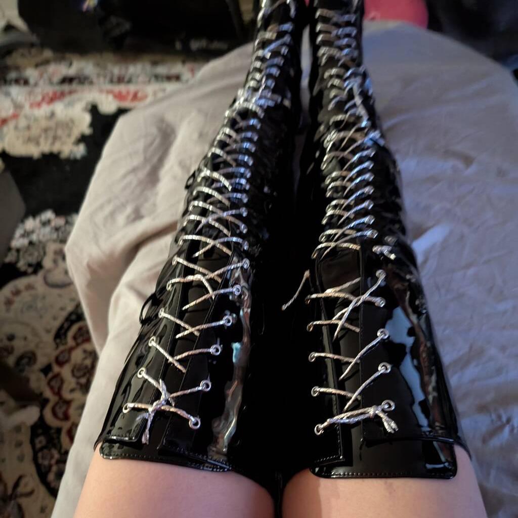 
                        Chrissy
                     is Female Escorts. | Edmonton | Alberta | Canada | canadapleasure.com 