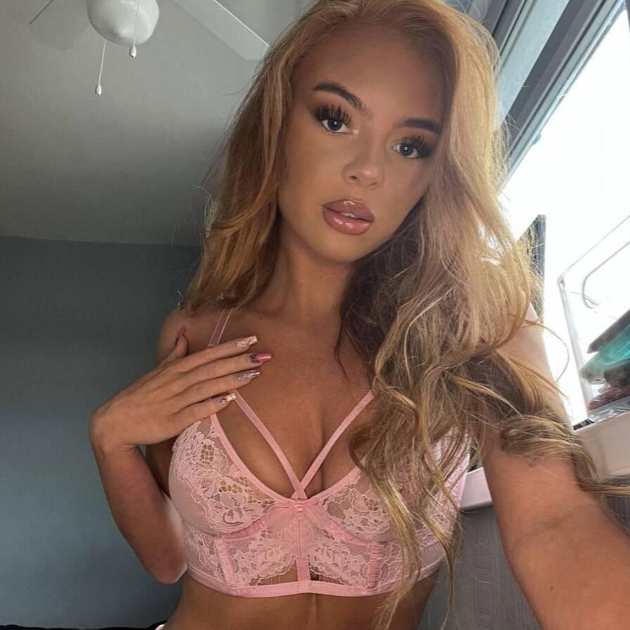 
                        Jessie
                     is Female Escorts. | Montreal | Quebec | Canada | canadapleasure.com 