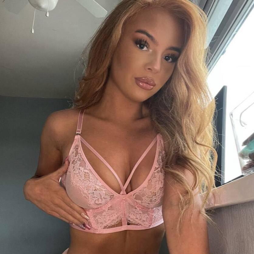 
                        Jessie
                     is Female Escorts. | Montreal | Quebec | Canada | canadapleasure.com 