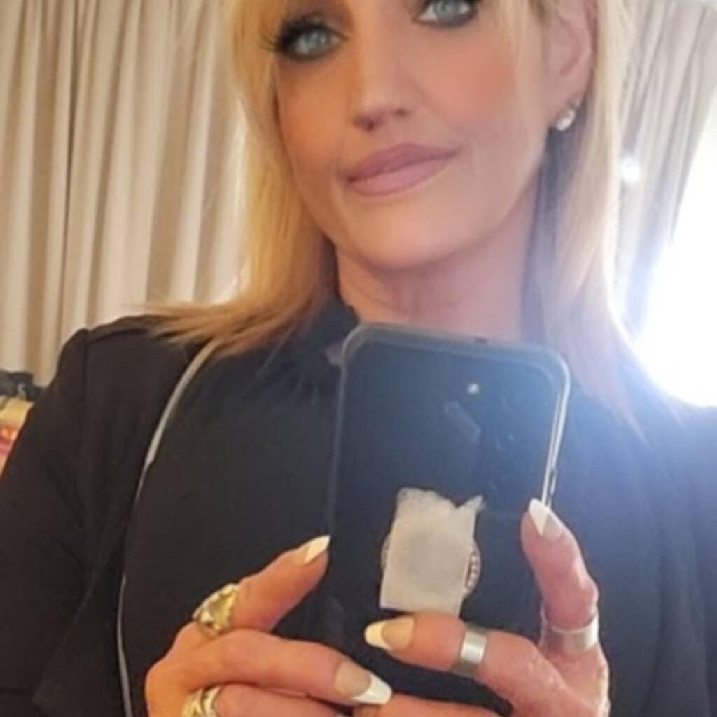 
                        Fadora Hess
                     is Female Escorts. | Sarnia | Ontario | Canada | canadapleasure.com 