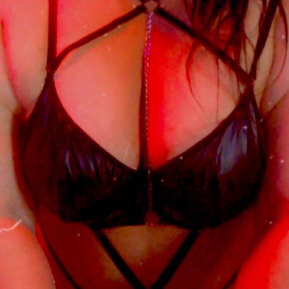 
                        Kelly
                     is Female Escorts. | Niagara | Ontario | Canada | canadapleasure.com 