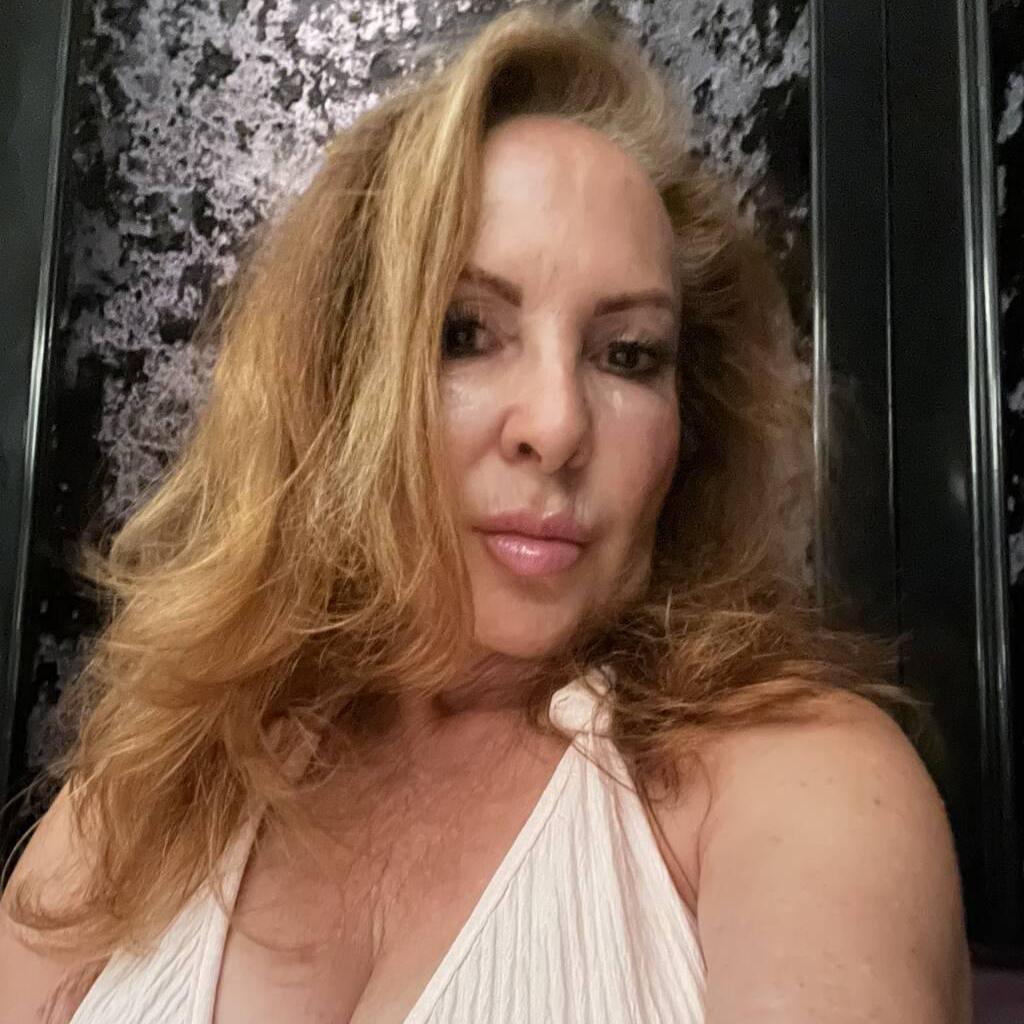 
                        Honee Parlay
                     is Female Escorts. | belleville | Ontario | Canada | canadapleasure.com 