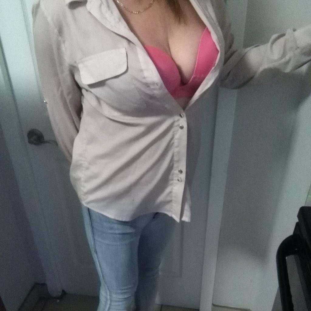 
                        Mindy
                     is Female Escorts. | Hamilton | Ontario | Canada | canadapleasure.com 