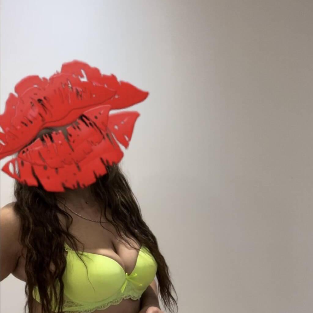 
                        Khloe
                     is Female Escorts. | Moncton | New Brunswick | Canada | canadapleasure.com 