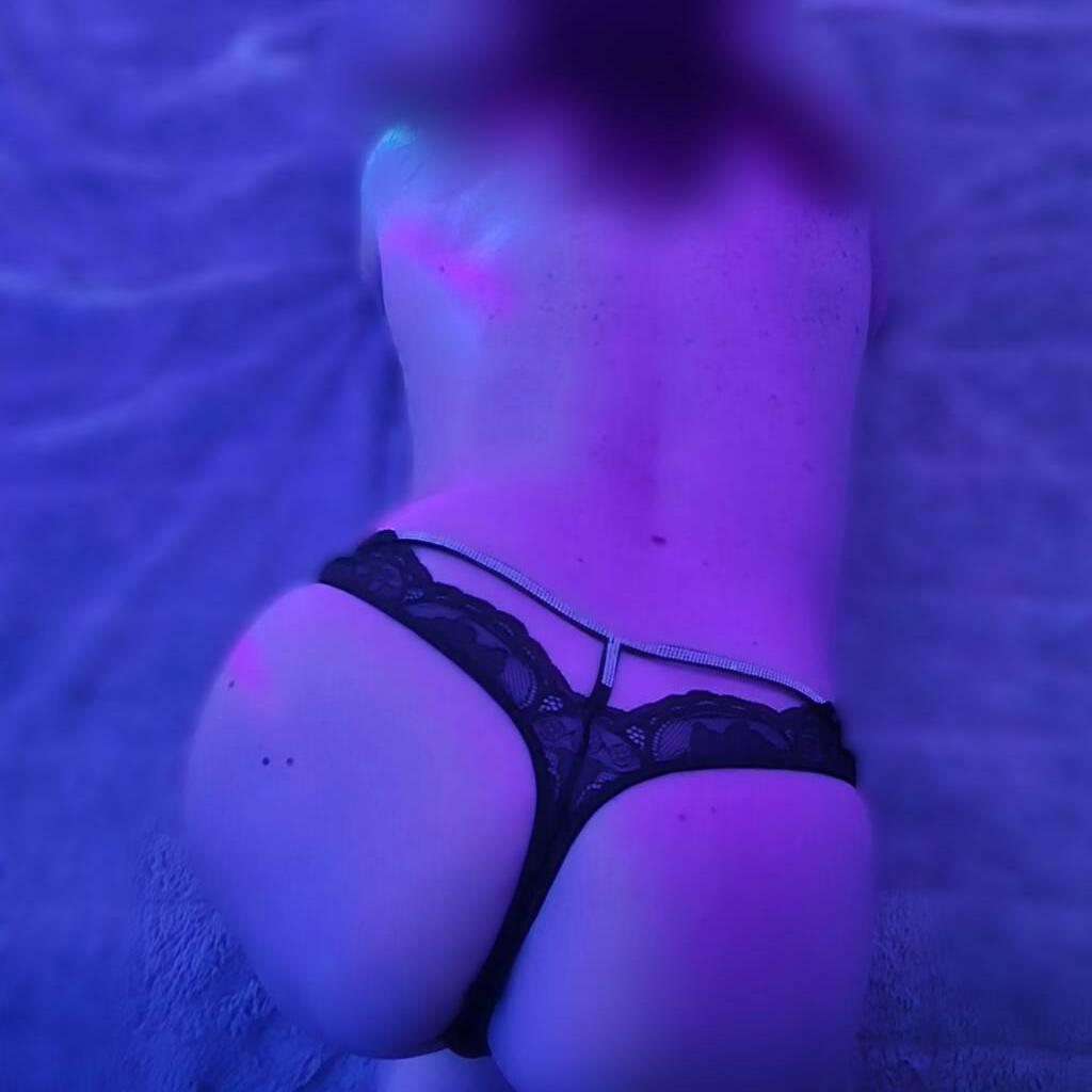 
                        FebzXO
                     is Female Escorts. | windsor | Ontario | Canada | canadapleasure.com 