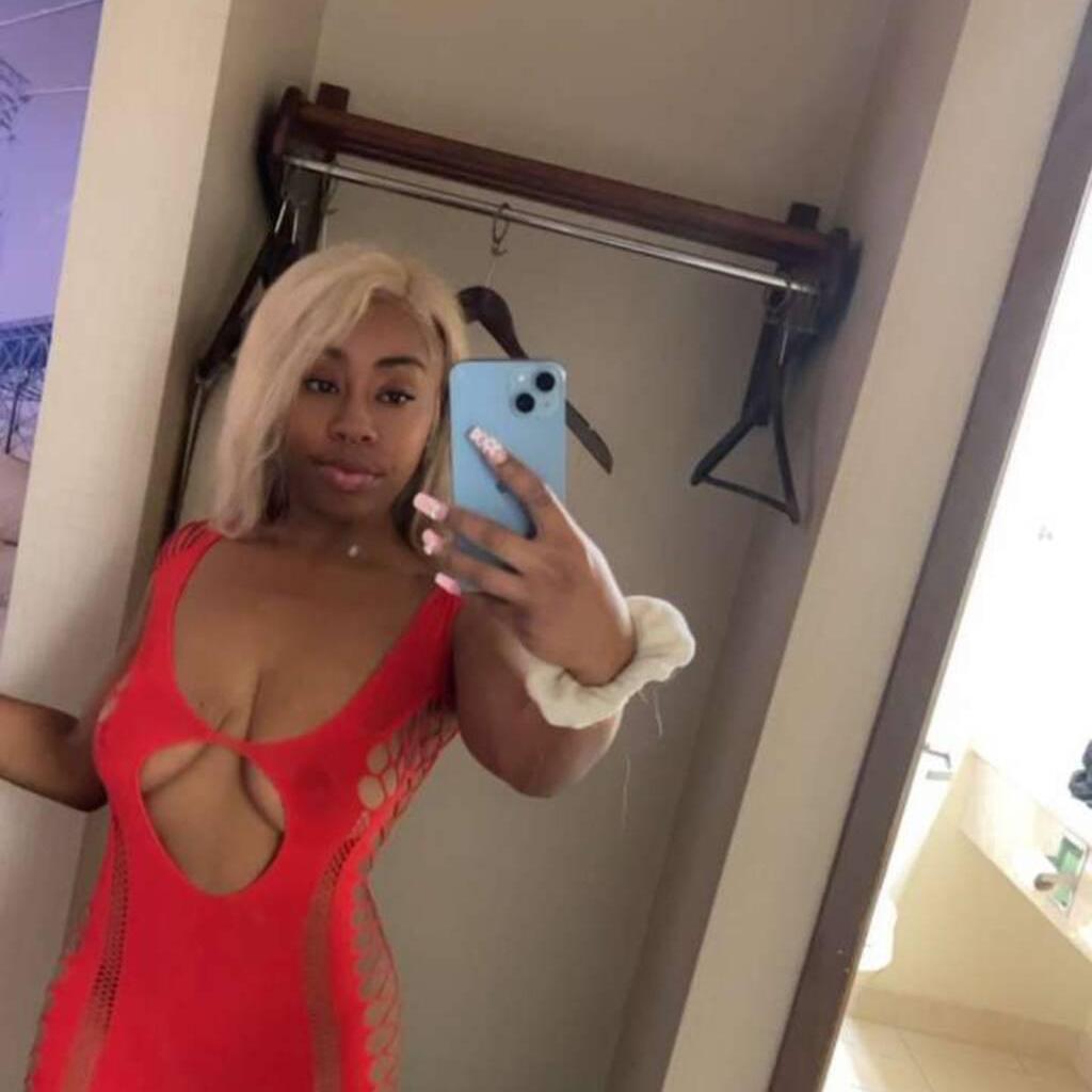 
                        Krystal
                     is Female Escorts. | Montreal | Quebec | Canada | canadapleasure.com 