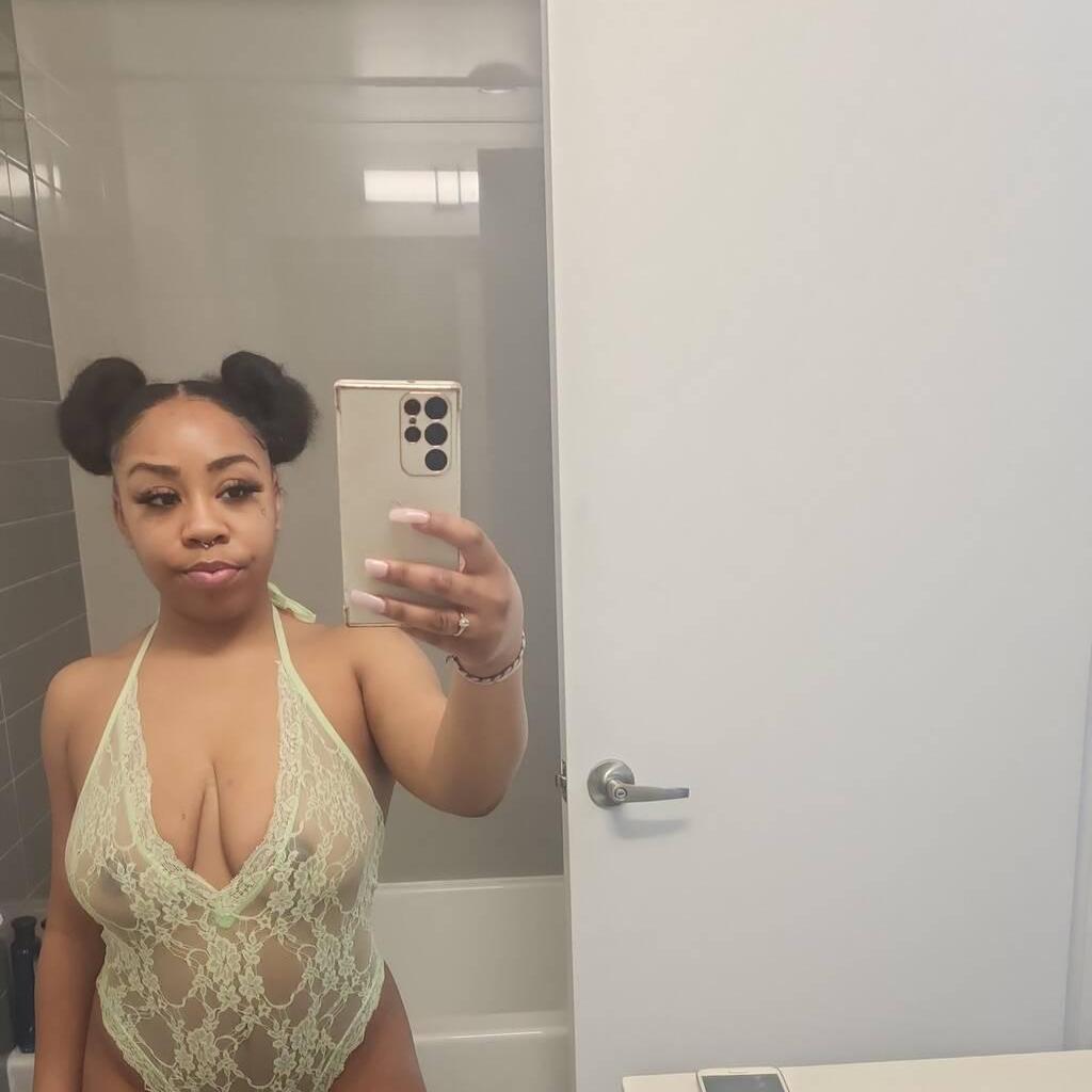 
                        Krystal
                     is Female Escorts. | Montreal | Quebec | Canada | canadapleasure.com 