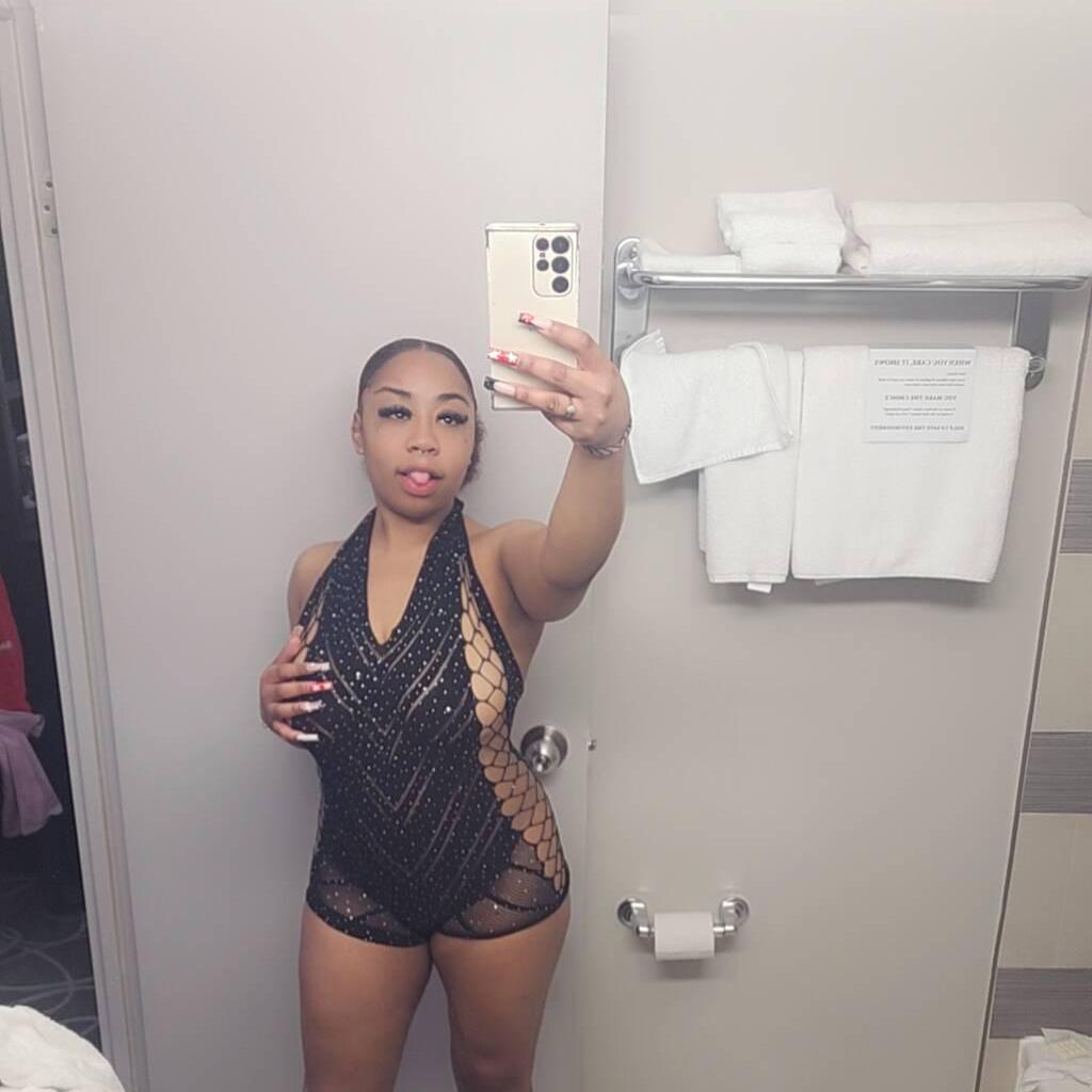 
                        Krystal
                     is Female Escorts. | Montreal | Quebec | Canada | canadapleasure.com 