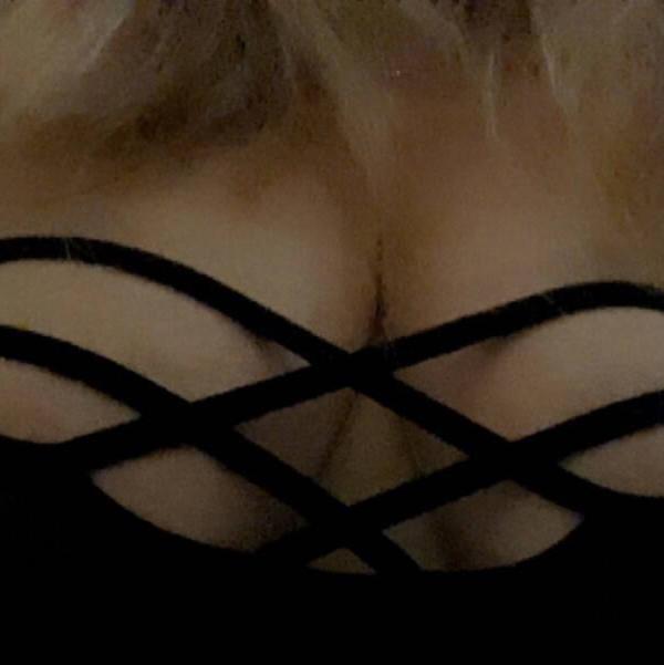 
                        Island Playmate
                     is Female Escorts. | Comox Balley | British Columbia | Canada | canadapleasure.com 