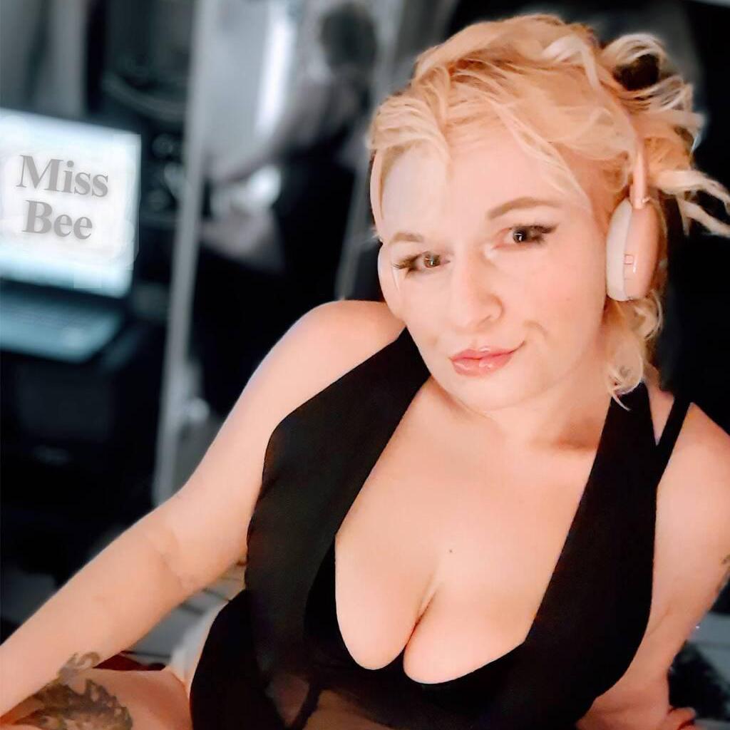 
                        ᴹⁱˢˢ Bee
                     is Female Escorts. | Kelowna | British Columbia | Canada | canadapleasure.com 