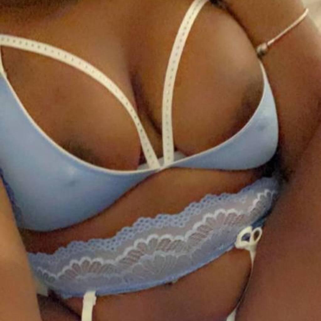 
                        Prune
                     is Female Escorts. | Montreal | Quebec | Canada | canadapleasure.com 