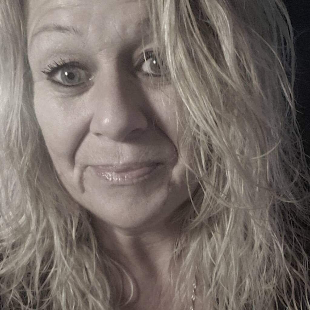 
                        MZ.EVE- caṣĥ ônły
                     is Female Escorts. | Brandon | Manitoba | Canada | canadapleasure.com 