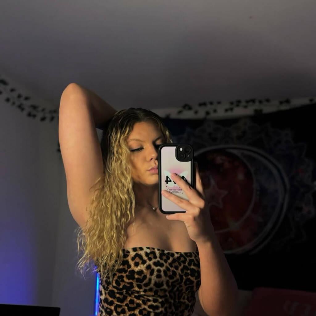 
                        Sierra
                     is Female Escorts. | Edmonton | Alberta | Canada | canadapleasure.com 