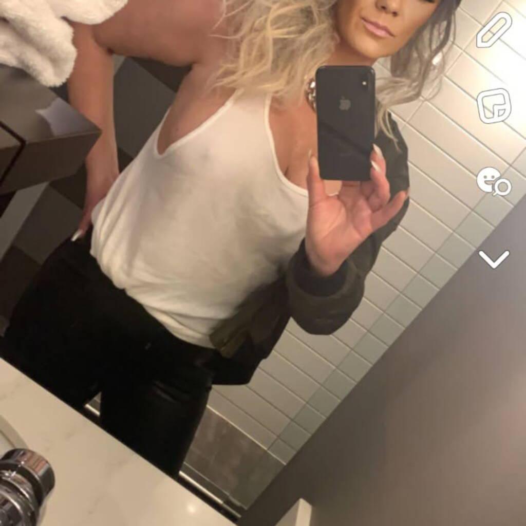 
                        Dee
                     is Female Escorts. | Edmonton | Alberta | Canada | canadapleasure.com 