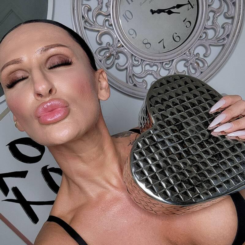 
                        VESNA : FOREiGN FELiNE
                     is Female Escorts. | Yellowknife | Northwest Territories | Canada | canadapleasure.com 