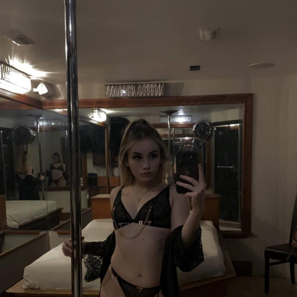 
                        Ellieanna
                     is Female Escorts. | Toronto | Ontario | Canada | canadapleasure.com 