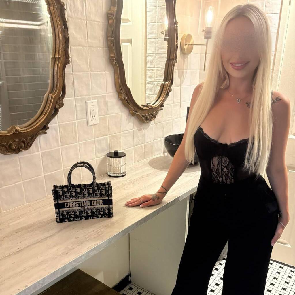
                        Taylor rose. Back in town
                     is Female Escorts. | Hamilton | Ontario | Canada | canadapleasure.com 