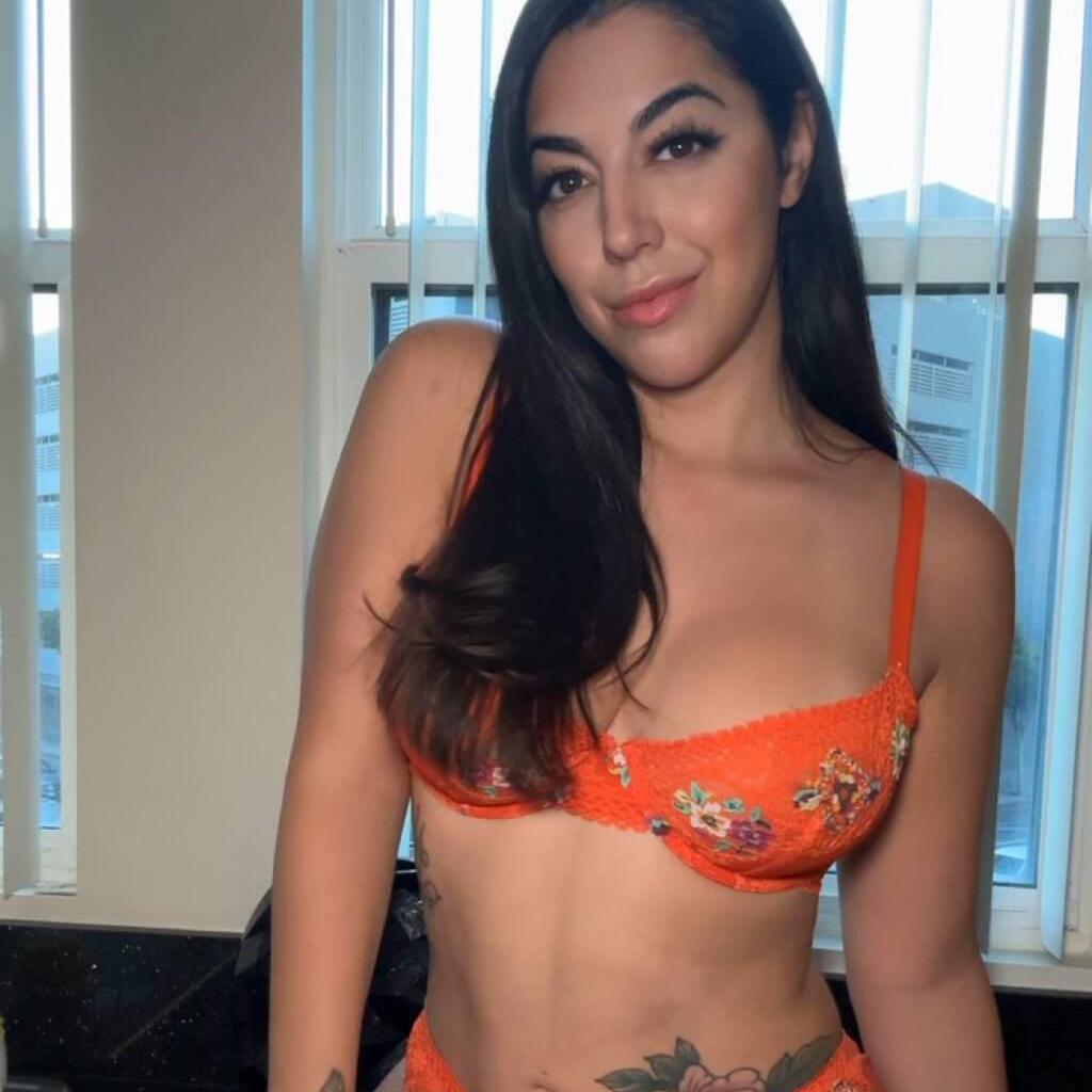 
                        Zara
                     is Female Escorts. | Owen Sound | Ontario | Canada | canadapleasure.com 