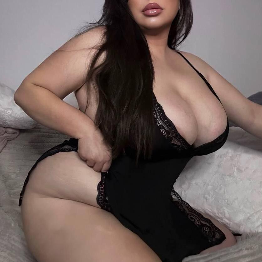 
                        Julia
                     is Female Escorts. | windsor | Ontario | Canada | canadapleasure.com 