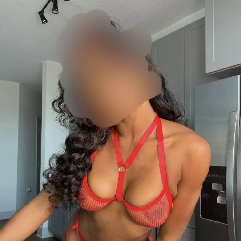 
                        Lennox
                     is Female Escorts. | Fredericton | New Brunswick | Canada | canadapleasure.com 