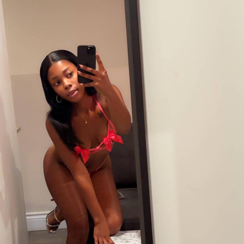 
                        Léna
                     is Female Escorts. | Niagara | Ontario | Canada | canadapleasure.com 