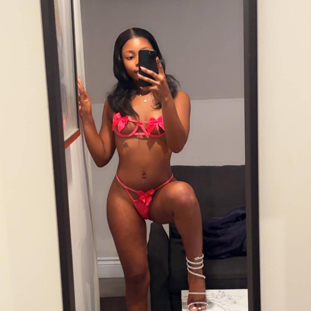 
                        Léna
                     is Female Escorts. | Niagara | Ontario | Canada | canadapleasure.com 