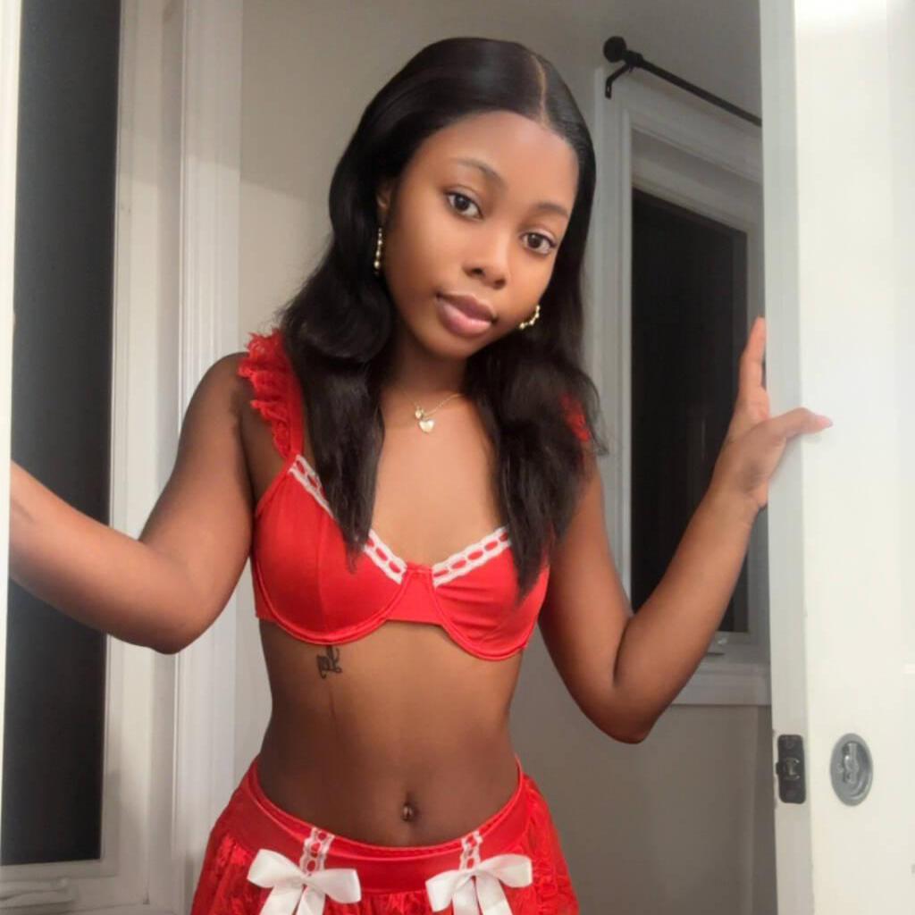 
                        Léna
                     is Female Escorts. | Niagara | Ontario | Canada | canadapleasure.com 