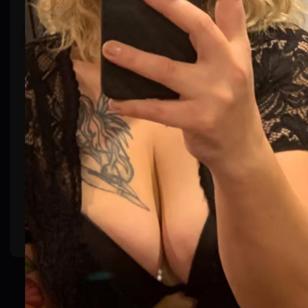 
                        KarminaMtl / GFE
                     is Female Escorts. | Montreal | Quebec | Canada | canadapleasure.com 