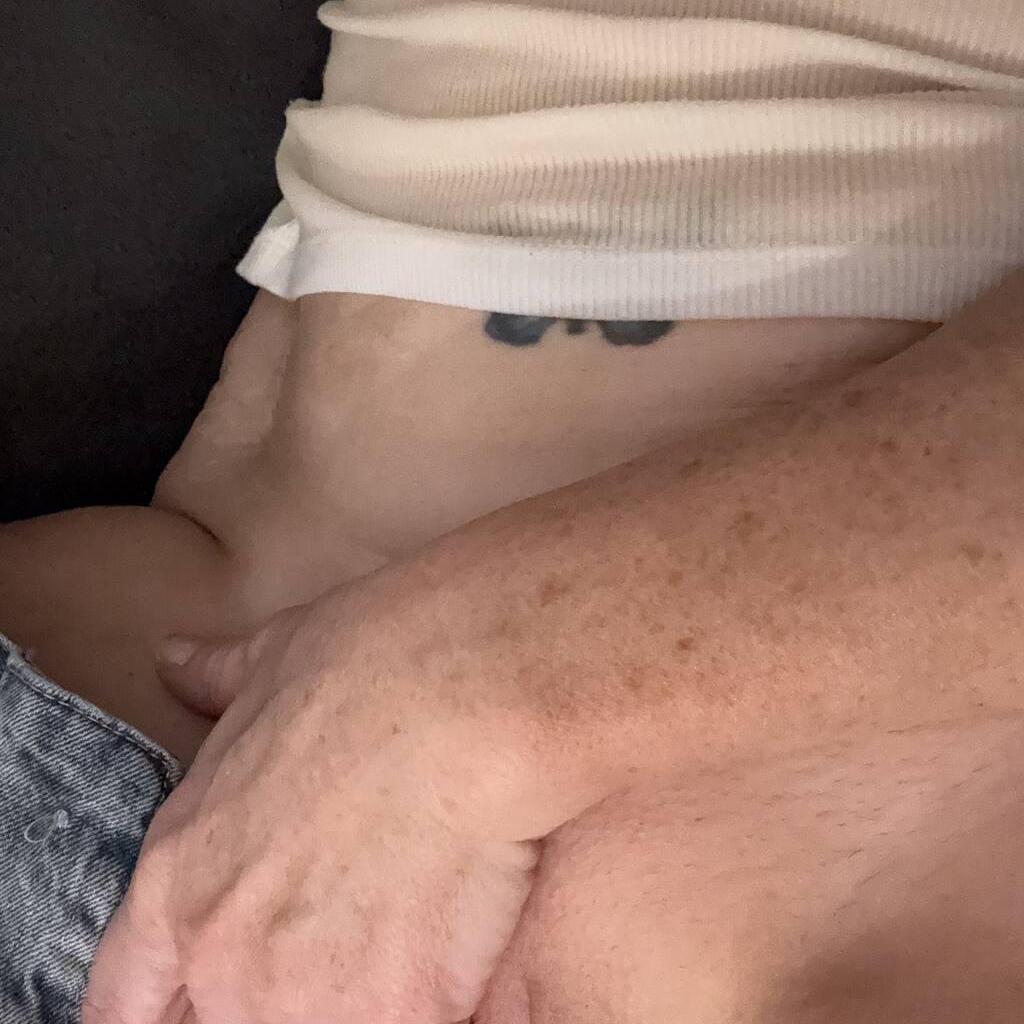 
                        Sarah
                     is Female Escorts. | Calgary | Alberta | Canada | canadapleasure.com 