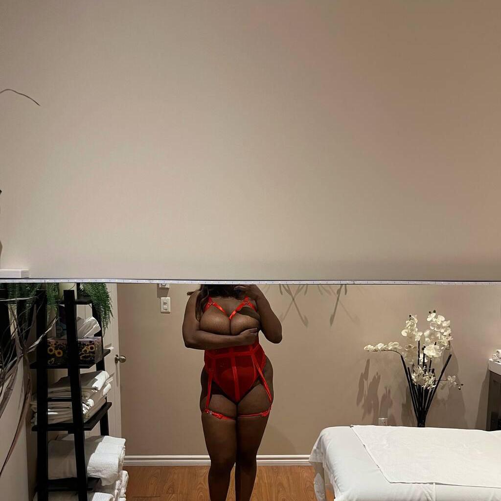 
                        Issa
                     is Female Escorts. | Niagara | Ontario | Canada | canadapleasure.com 