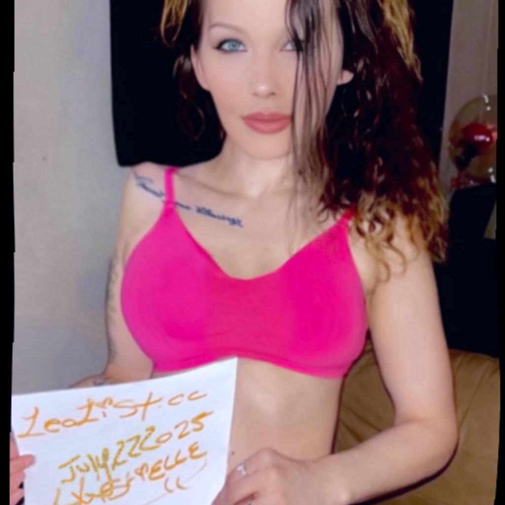 
                        Diamond
                     is Female Escorts. | Kingston | Ontario | Canada | canadapleasure.com 