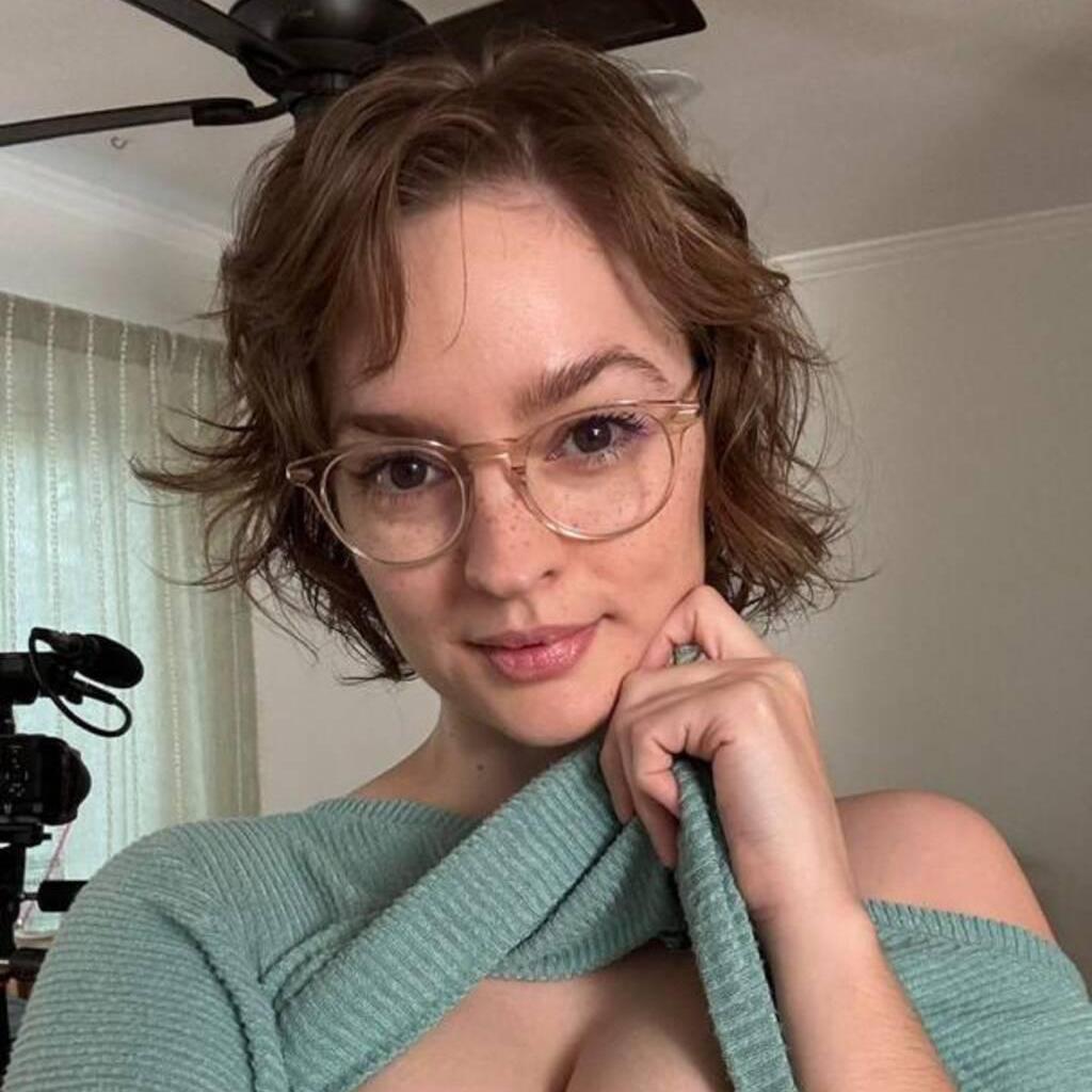 
                        Ella
                     is Female Escorts. | Peace River Country | British Columbia | Canada | canadapleasure.com 