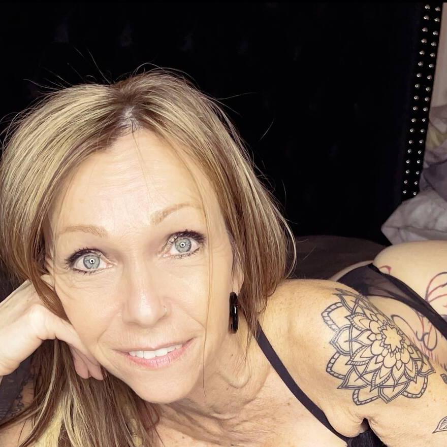 
                        Tracey
                     is Female Escorts. | Barrie | Ontario | Canada | canadapleasure.com 