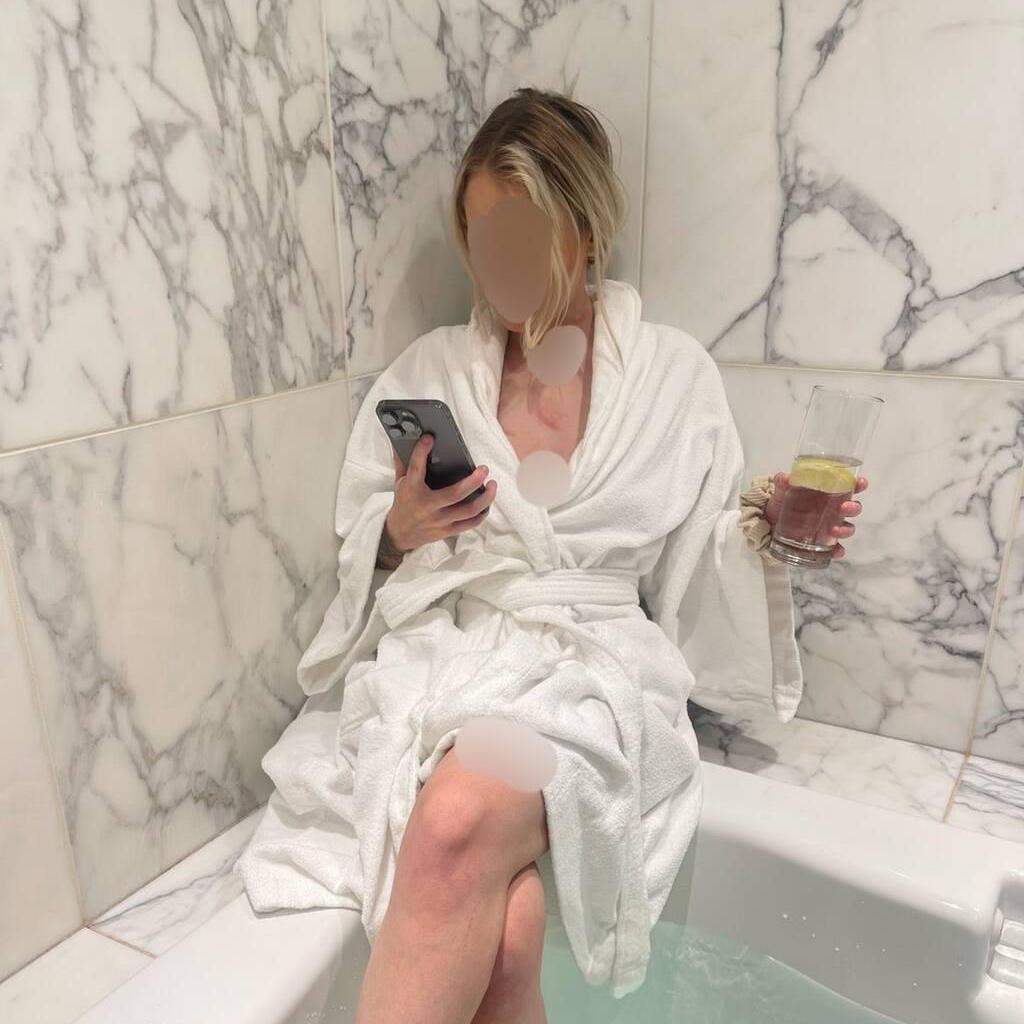 
                        Mercedes gray
                     is Female Escorts. | Saskatoon | Saskatchewan | Canada | canadapleasure.com 