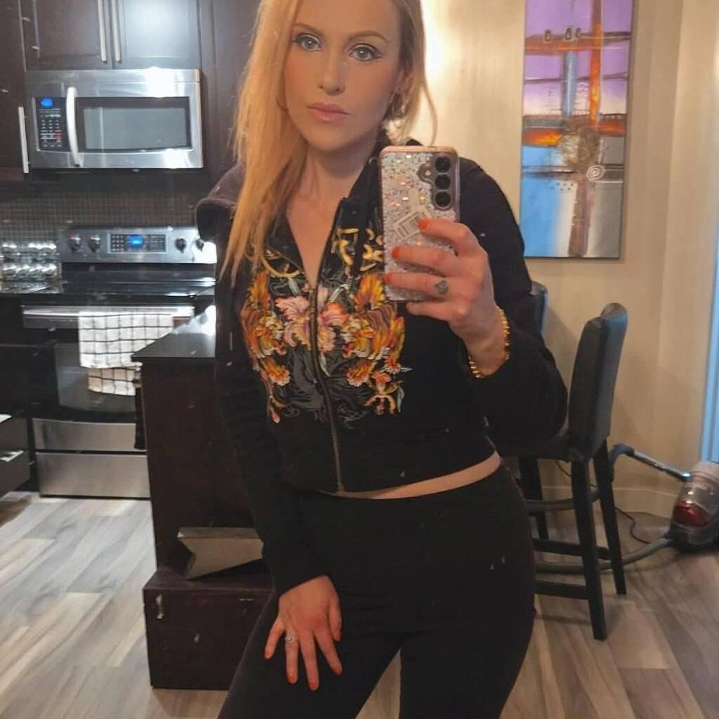 
                        Leah
                     is Female Escorts. | Calgary | Alberta | Canada | canadapleasure.com 