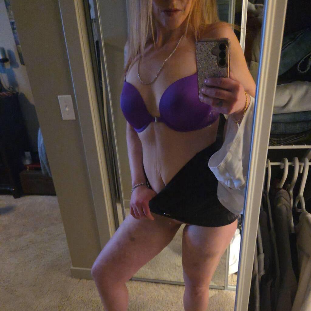 
                        Leah
                     is Female Escorts. | Calgary | Alberta | Canada | canadapleasure.com 